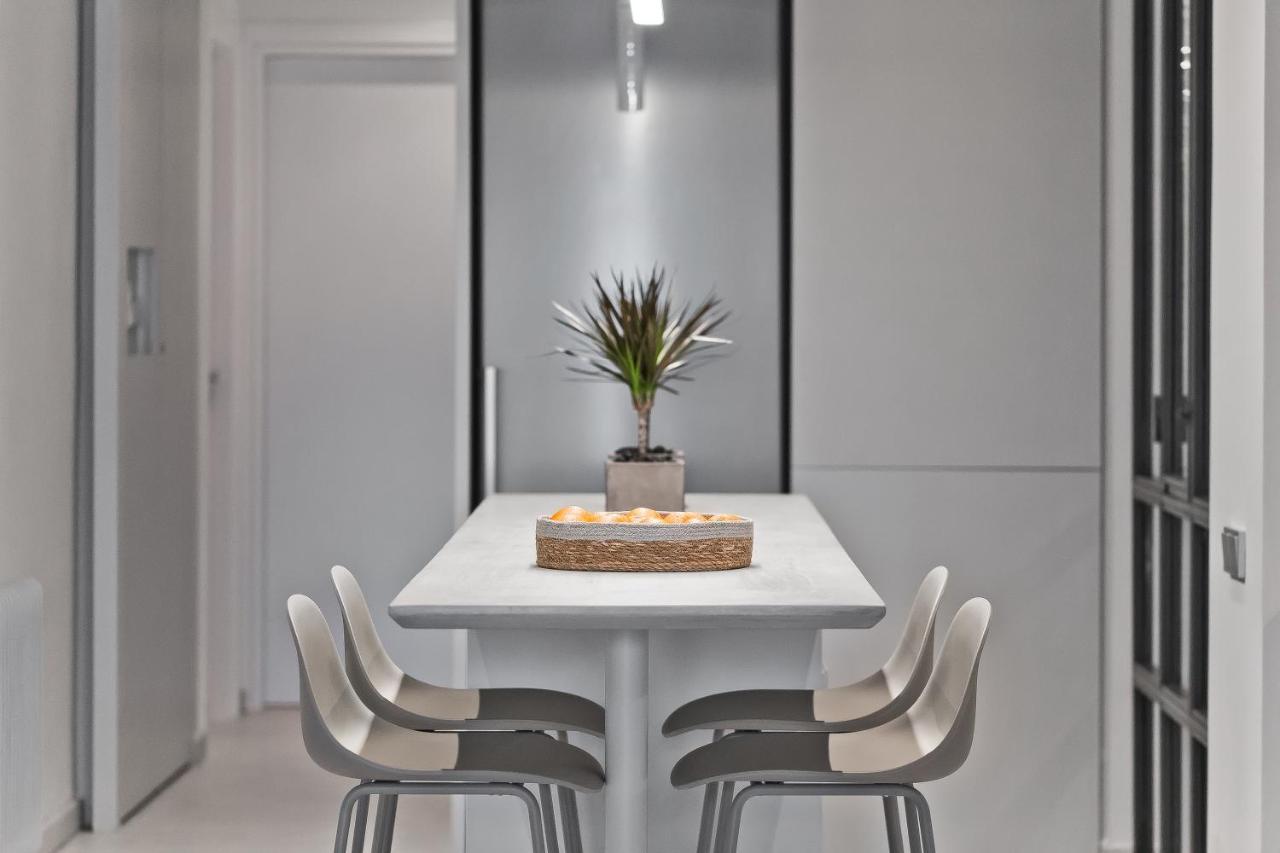 Bag- Boutique Apartment Grey - Hilton Area Афины Экстерьер фото