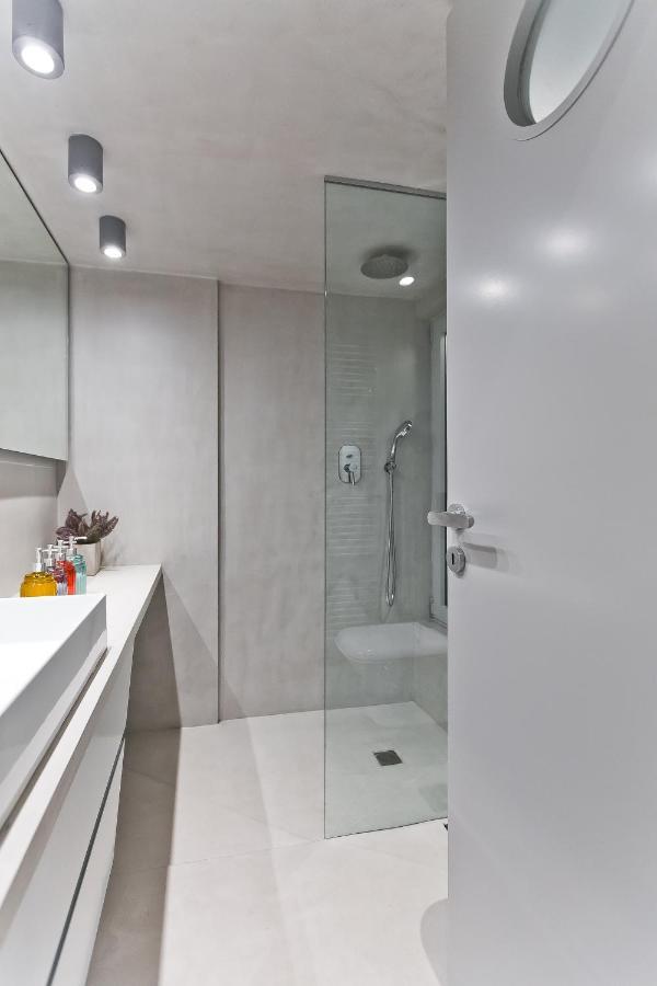 Bag- Boutique Apartment Grey - Hilton Area Афины Экстерьер фото
